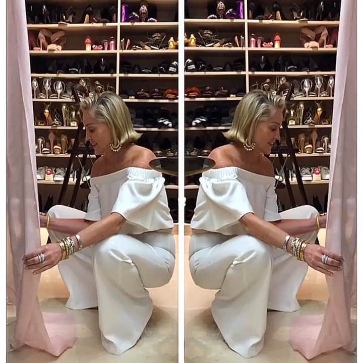 JO BAKERのインスタグラム：「S H A R O N • S T O N E 🇺🇸 We call her the “steamstress” ♥️ #sharonstone .... cos she will straightening anything out!! #diy kinda bird.  Hair @giannandreahair  Makeup by me #jobakermakeupartist #selfmade #diy #steam #steamy #seamstress #steamstress」