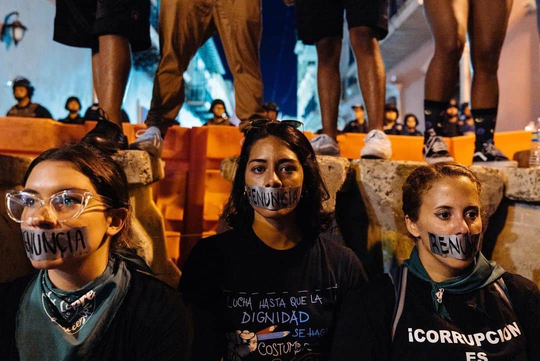 VICEさんのインスタグラム写真 - (VICEInstagram)「A group of young women from San Juan and Caguas, Puerto Rico who’ve connected online and in schools over their shared concerns about the governor and the status quo. They led chants, and then sat and taped their mouths — they chose to tape their messages as a symbolic pushback to frequent machismo ideas in the country that women are shrill and hysterical. They’ve come out every night this week in front of the mansion and plan to keep doing so. @ahylton26 is there right now reporting on the protests. See her report at 7:30 PM EST on @vicenews's #VICENewsTonight on @HBO. 📸: @zcaldwelll」7月20日 6時05分 - vice