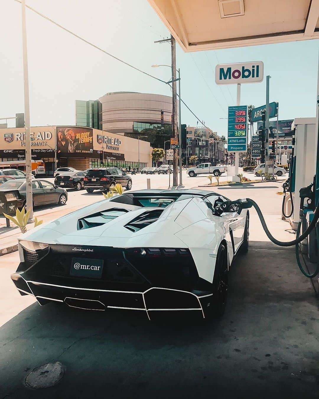 CARLiFESTYLEさんのインスタグラム写真 - (CARLiFESTYLEInstagram)「V12’s second home. Agree? With @mr.car #carlifestyle #Aventador」7月20日 6時11分 - carlifestyle