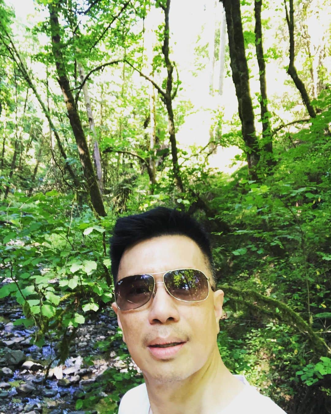 レジー・リーのインスタグラム：「Guess where I am??!! Swipe left for the #fbf #goodtobeback #doughnutsnext」