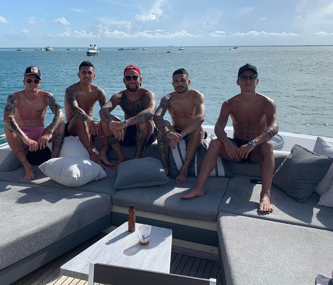 パウロ・ディバラさんのインスタグラム写真 - (パウロ・ディバラInstagram)「Miamiiiii 😝🦈🇺🇸」7月20日 6時28分 - paulodybala