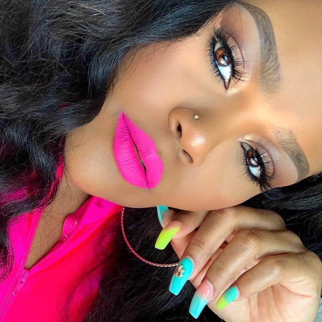 Benefit Cosmeticsさんのインスタグラム写真 - (Benefit CosmeticsInstagram)「It’s all about neon right now, but @tredayy_ makes her #benefitbrows the star of her look with #preciselymybrowpencil in shade 4.5! ⭐ #regram #friendswithbenefit」7月20日 6時45分 - benefitcosmetics