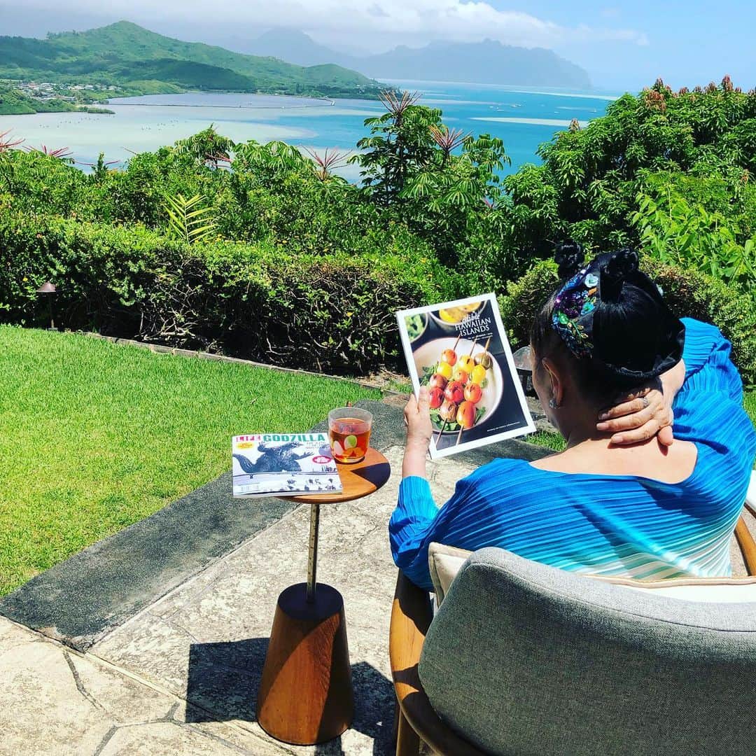 黒柳徹子さんのインスタグラム写真 - (黒柳徹子Instagram)「期日前投票を済ませて、ハワイに、今朝来た！ 陽が強い、風が気持ちいい。」7月20日 6時46分 - tetsukokuroyanagi