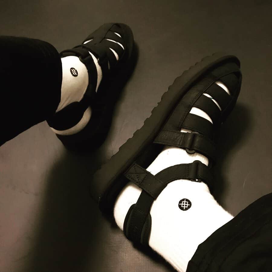 宇野薫のインスタグラム：「UNO☆KICK  サンダルニスタンス  #unokicks #caoluno  #ugg #uggjapan #uggサンダル  #stance #stancesocks  #サンダルスタンス」