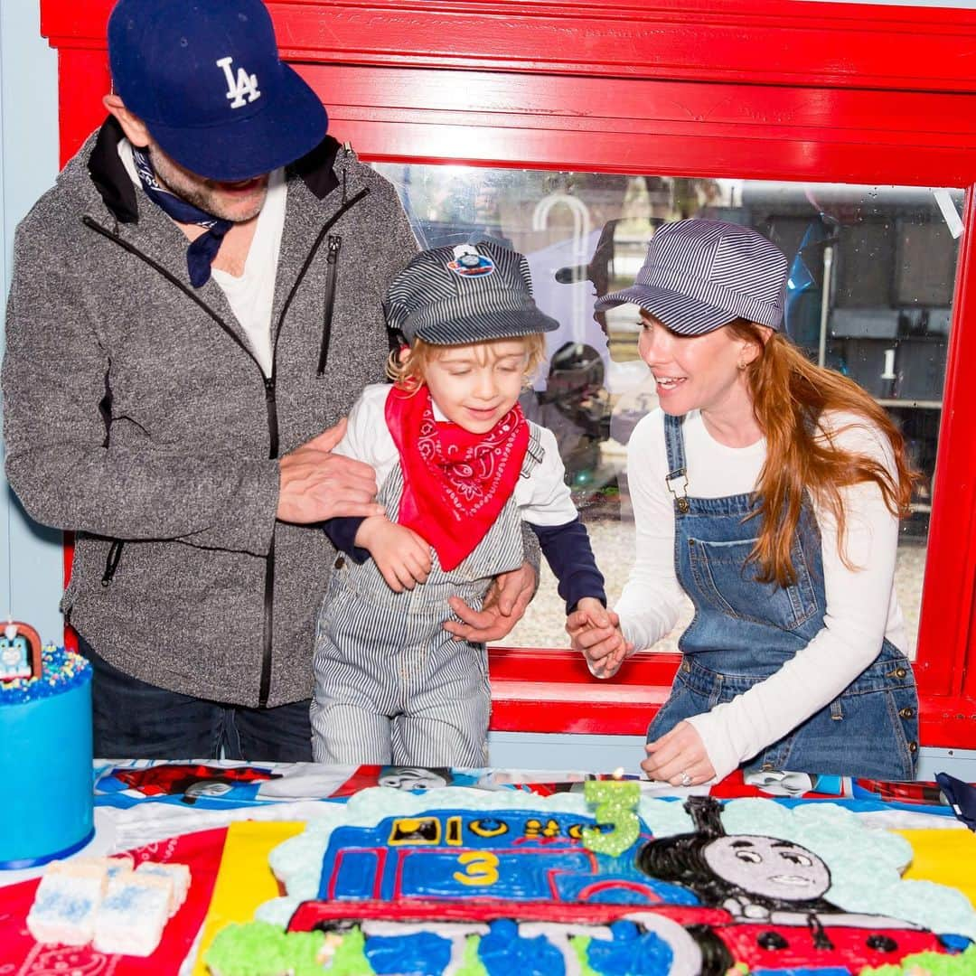 エイミー・デビッドソンさんのインスタグラム写真 - (エイミー・デビッドソンInstagram)「#fbf to Lennox’s 3rd birthday party. Nothing like getting attacked with toddler kisses. 😍 And @polkatots nails it EVERY TIME. Thomas the train cake perfection!💋#birthdayboy #marchfirst #flashback #birthday #birthdaycelebration #rainyday 📷 @ographr ♥️」7月20日 7時32分 - amy_davidson