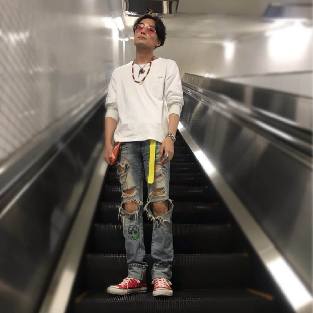 矢野聖人さんのインスタグラム写真 - (矢野聖人Instagram)「街にこんな人が居たら僕です笑  #ootd #fashion #1991 #coguchi #denim #damagejeans #converse #nosa #silver #yanomasato #矢野聖人」7月20日 13時14分 - masato_yano