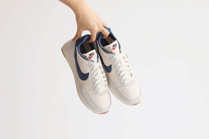 のインスタグラム：「﻿ ﻿ ネットでも話題の”NIKEエアテイルウィンド79″が路面店限定発売中👟﻿ ﻿ カラーはホワイトの他にもブルーもございます。﻿ ﻿ ぜひ店頭でご覧くださいませ❤︎﻿ ﻿ NIKE エアテイルウィンド79　￥9,000+tax ﻿ size:23,24,25　no:19093463004130﻿ ﻿ 【取扱店舗】﻿ JOURNAL STANDARD relume 表参道店、代官山店、自由が丘店﻿ ﻿ ﻿ #スニーカー﻿ #nike﻿ #sneakers﻿ #baycrews﻿ #ladys﻿ #relume﻿ #journalstandardrelume﻿ ﻿ ﻿」