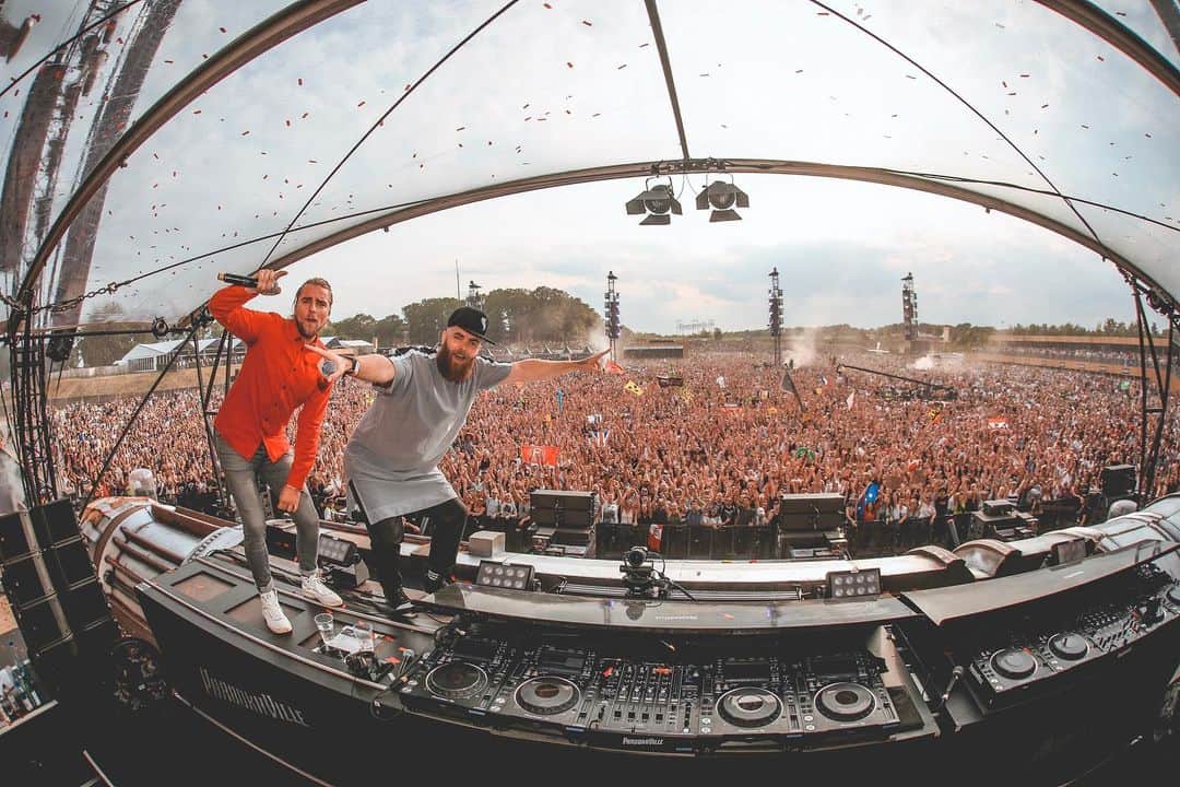 Showtekのインスタグラム：「50.000 people strong @parookaville ❤️」