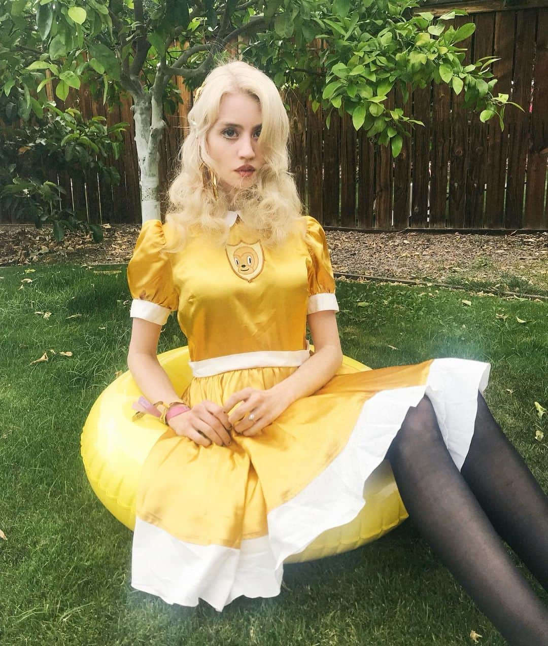 アリソン・ハーバードのインスタグラム：「🐝 @garybaseman | hair color by @bree.little 🌿」