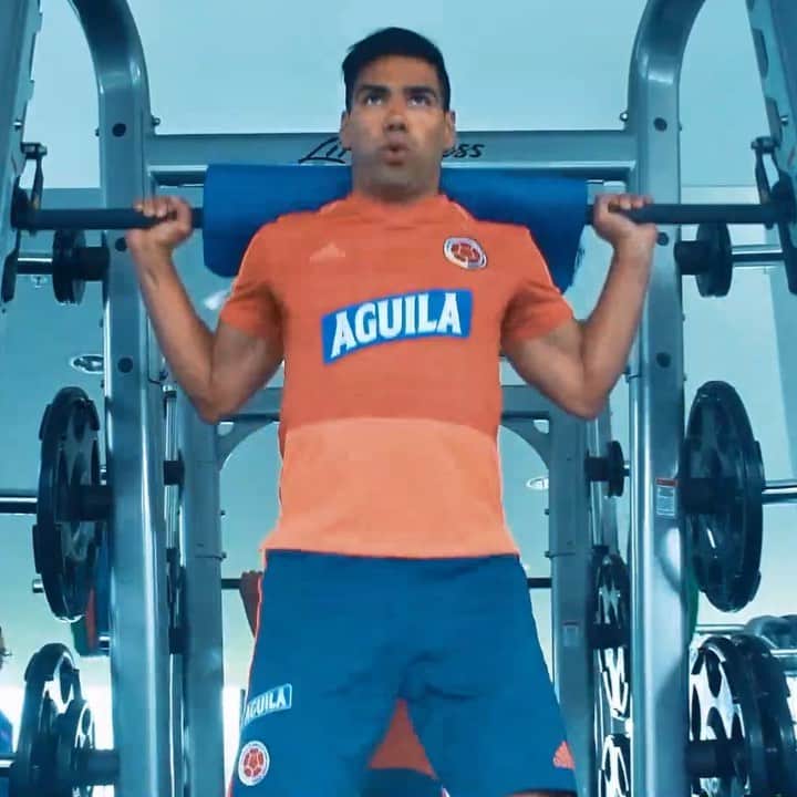 サッカー コロンビア代表チームのインスタグラム：「Nuestro capitán @falcao continúa preparándose para su nueva temporada de la mano del fisioterapeuta de la Selección, @carlosmiguelentrena. 👊🏼🐯」