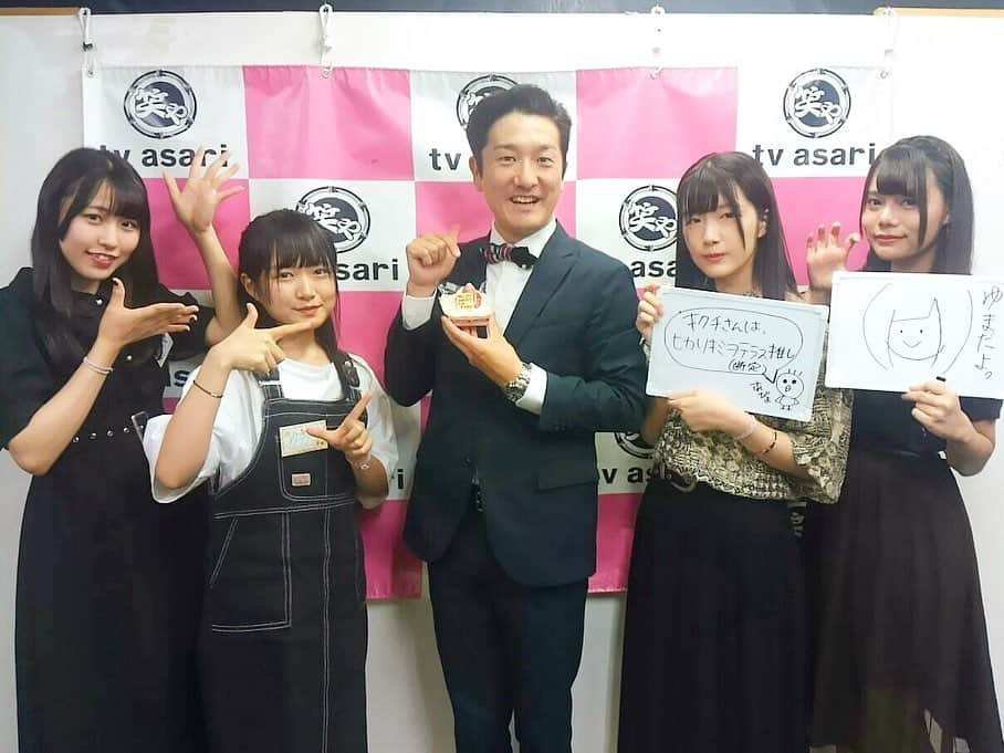 菊地智義さんのインスタグラム写真 - (菊地智義Instagram)「『ぶしつ 〜週末アイドルおしゃべり部〜』 サプライズ企画で祝って頂きました！ が、しかし！ 結果色々と思い起こした自分の人生がかなり普通でビビりました笑 皆さんありがとうございました。 #ぶしつ #黒猫は星と踊る #ヒカリキミヲテラス #アイドル #idol #FRESHLIVE #AbemaTV #笑や #キクチウソツカナイ」7月20日 8時32分 - potatokikuchi2