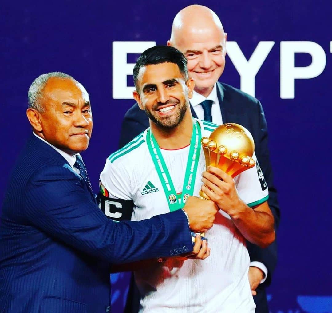 リヤド・マフレズのインスタグラム：「🇩🇿🇩🇿 Champions of Africa !!!」