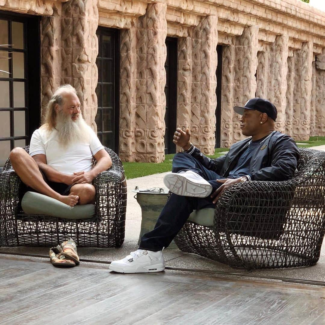 LL・クール・Jさんのインスタグラム写真 - (LL・クール・JInstagram)「The first time I met @RickRubin in the early 80s, he came downstairs from his NYU dorm at 5 University Place and said, “What’s up, I’m Rick.” I said, “You’re Rick?” He replied “Yep.” I said, “I thought you were black.” He said “Cool.” We then went upstairs and started recording. The rest is history!!! 💪🏾💪🏾💪🏾 I’m honored to be a part of Rick’s stories, which you can hear about in his four-part docuseries #SHOShangriLa, premiering tonight 9/8c on #Showtime!!! 💯💯💯」7月20日 8時38分 - llcoolj