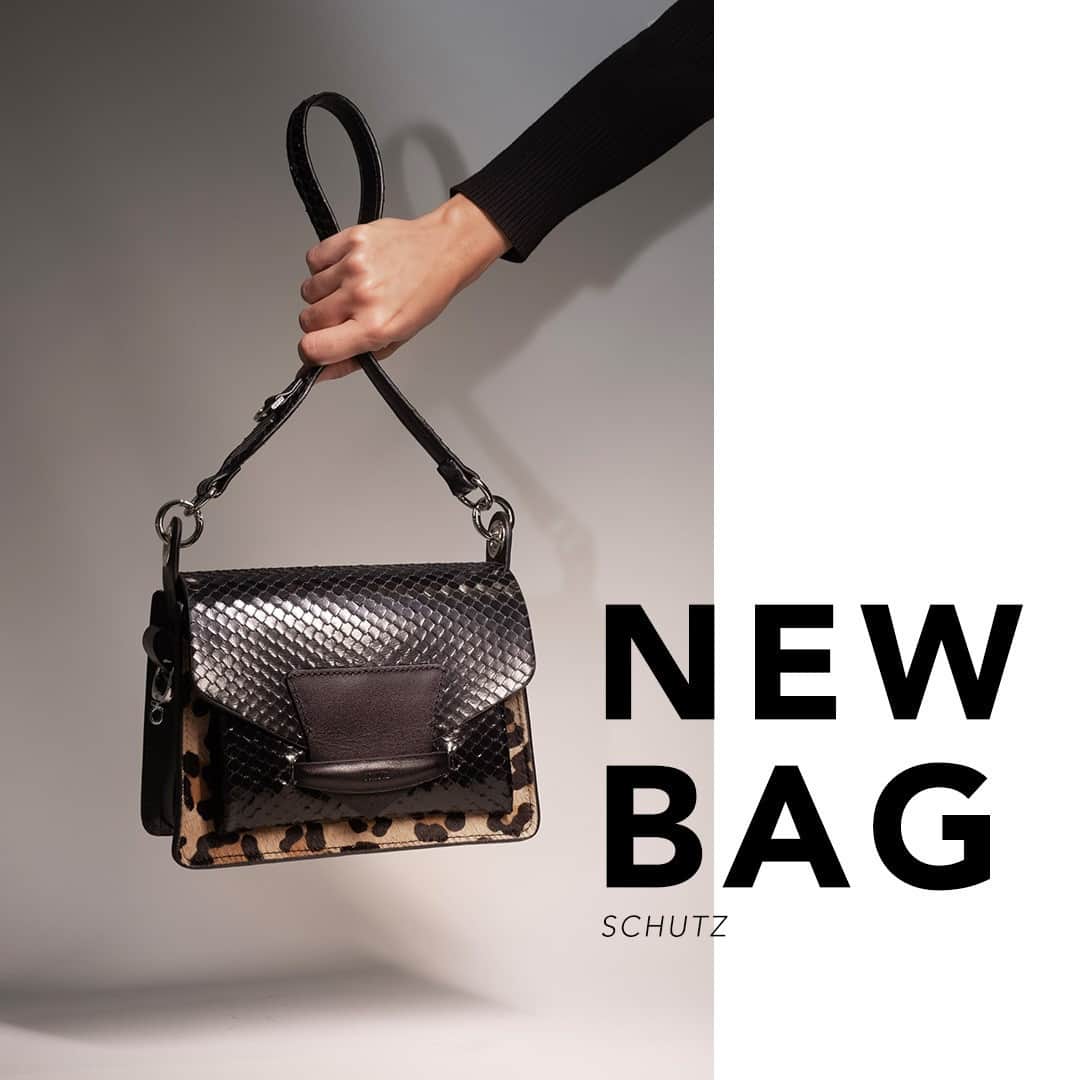 Schutzのインスタグラム：「Ready for TONIGHT with the new bag PALOMA 🖤 #schutzhandbags #palomahandbag」