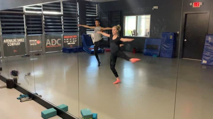 Mia Diazのインスタグラム：「tried something new today with my summer intensives class. dancing with this beast @_josephgomezz choreo by @miadiaz (aka me) ❤️🖤❤️🖤 #miadiaz #adrenalinedanceco #dance #miadiazchoreo #sweetdreams」