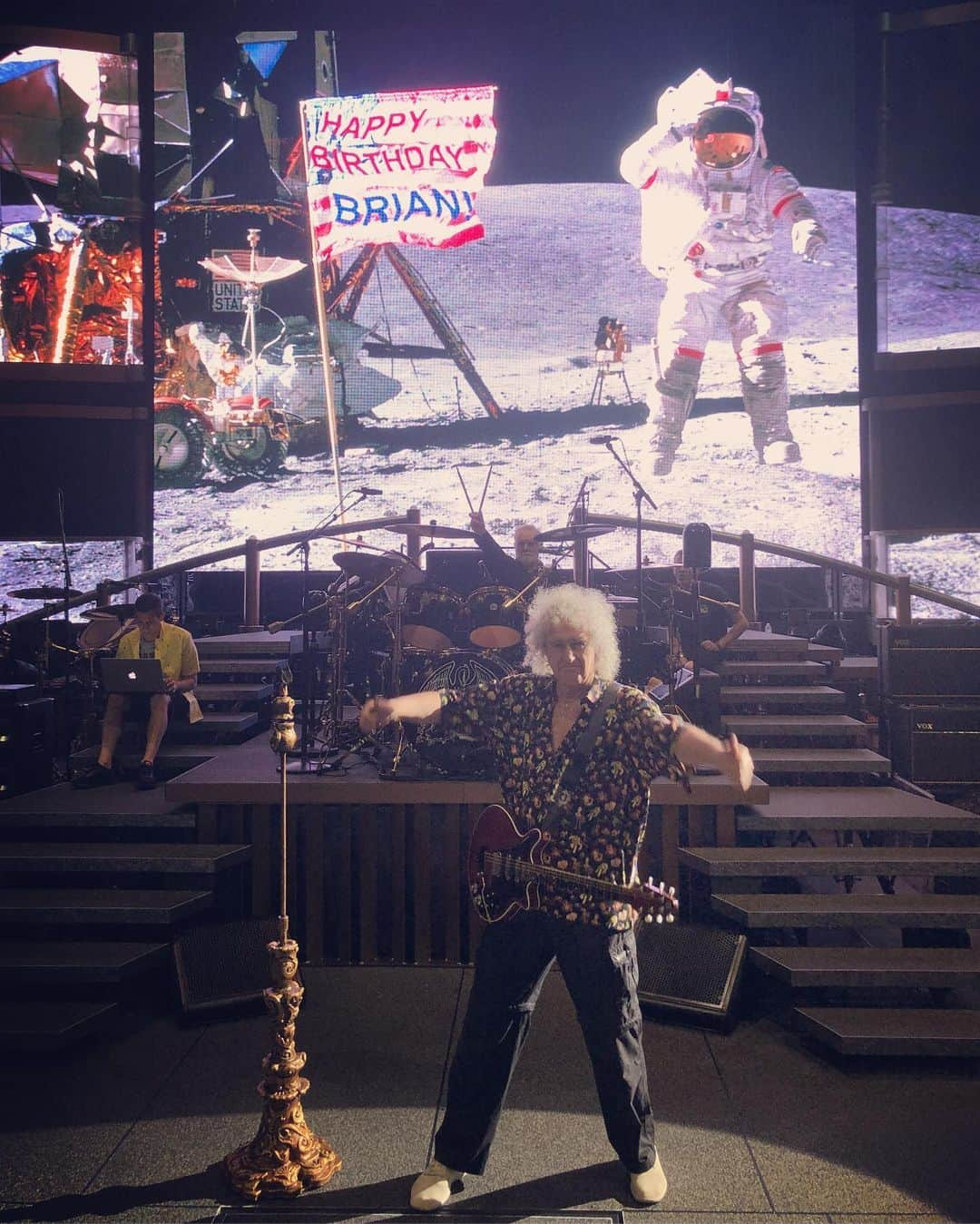 ブライアン・メイさんのインスタグラム写真 - (ブライアン・メイInstagram)「!!! I hope this isn’t sacrilege !!! Thanks guys ! Bri」7月20日 9時04分 - brianmayforreal