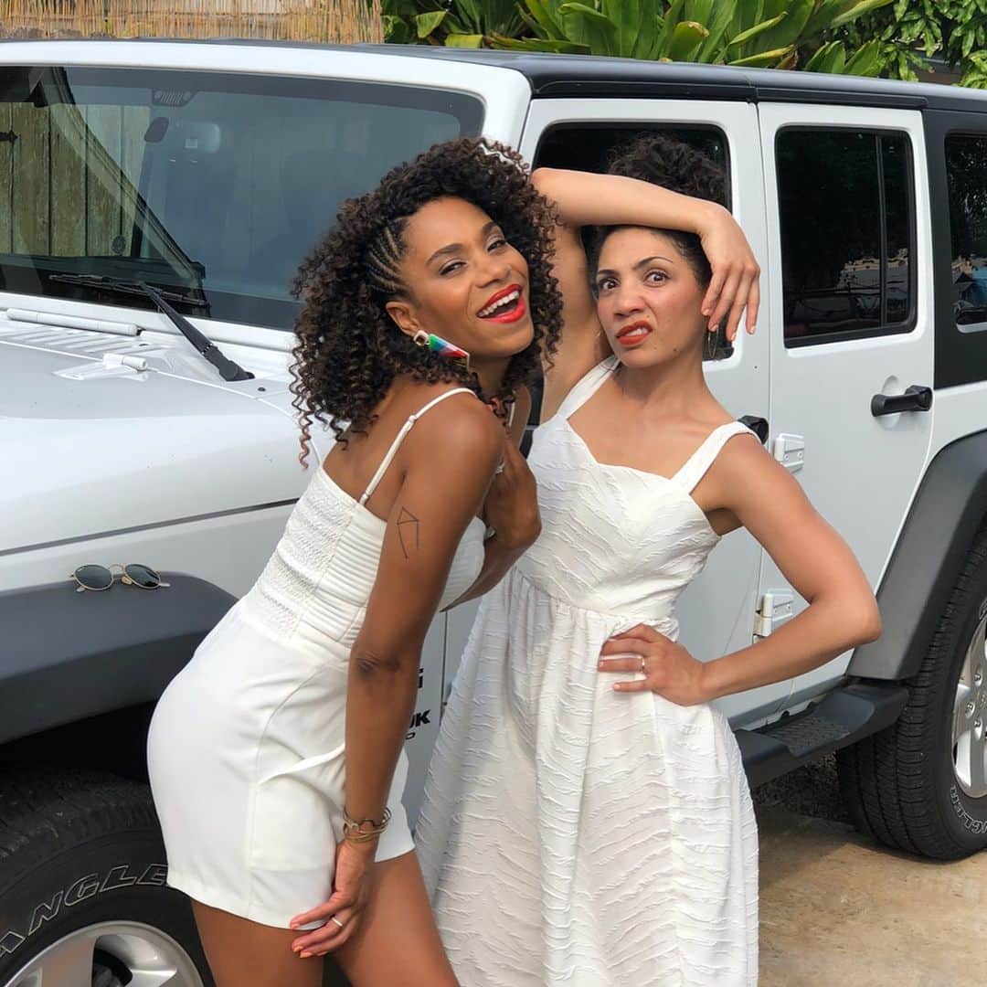 Kelly McCrearyさんのインスタグラム写真 - (Kelly McCrearyInstagram)「{swipe} Raise your hand if you’ll be in the house to see these two dummies at @lashortsfest screening of @acohortofguests on Sunday night? 🙋🏻‍♀️🙋‍♀️🙋🏼‍♀️🙋🏽‍♀️🙋🏾‍♀️🙋🏿‍♀️ Expect more ridiculousness. Link in bio for tix! #acohortofguests #shortfilms 📷: @savageblackout」7月20日 9時11分 - seekellymccreary