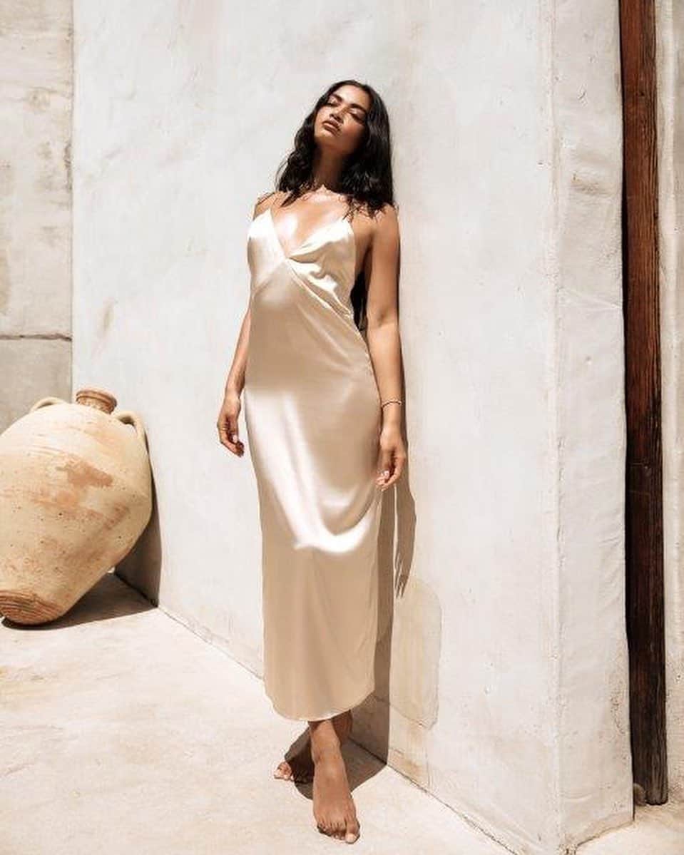 シャニーナ・シャイクのインスタグラム：「Set your clocks 🕰 !!! @johansenofficial X SHANINA  will be available online (johansen-official.myshopify.com )  Tomorrow 4pm !  9am in Australia July 21st !」