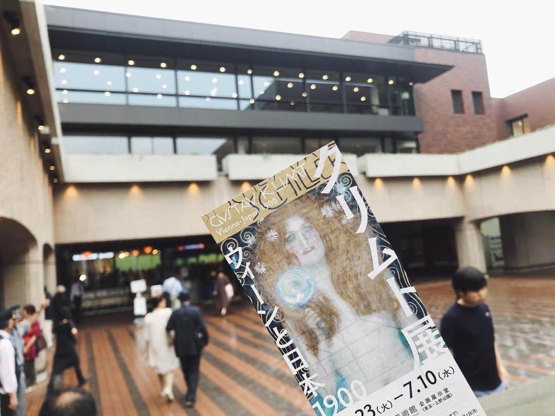福井千佳さんのインスタグラム写真 - (福井千佳Instagram)「. . 駆け込みで、#クリムト展 へ。 . #東京都美術館#ウィーンと日本#tokyometropolitanartmuseum#klimt#artmuseum#東京美術館巡り#美術館巡り#starbucks#starbuckscoffee . . 素敵で、素敵過ぎて、息を呑んだ。 はぁ、素敵だ。(語彙力) . . そして余韻たっぷりに、お近くのスタバへ。 . #model#fashionmodel#모델#和装モデル#webモデル#partsmodel#作品撮り#freelance#福井千佳#chika_fukui#インフルエンサー#beauty#followme#style#selfie#haircolor#picoftheday#japan#サロモ#handmadeaccessory」7月20日 9時19分 - chika291