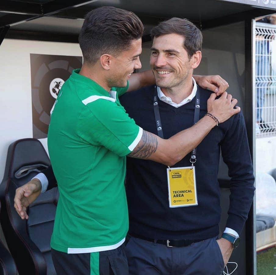 イケル・カシージャスさんのインスタグラム写真 - (イケル・カシージャスInstagram)「Me alegra ver buena gente. Abrazo y suerte @marcbartra @laliga #laligaworld」7月20日 9時19分 - ikercasillas