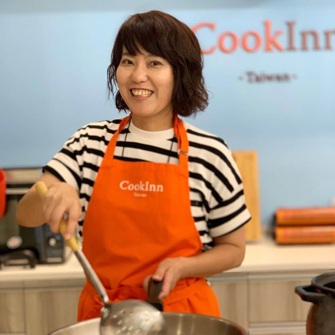 maki ogawaさんのインスタグラム写真 - (maki ogawaInstagram)「Cooking school at Taipei💕💕💕 Learned •Xiao Long Pao •Beef Noodles •Cucumber Salad •Boba Using thin rolling pin to make xiao long pao wrappers. More difficult than I expected, struggled to make it. (but so fun❤️❤️😍) #cookinntaiwan」7月20日 10時15分 - cuteobento