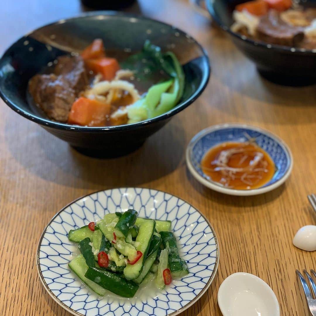 maki ogawaさんのインスタグラム写真 - (maki ogawaInstagram)「Cooking school at Taipei💕💕💕 Learned •Xiao Long Pao •Beef Noodles •Cucumber Salad •Boba Using thin rolling pin to make xiao long pao wrappers. More difficult than I expected, struggled to make it. (but so fun❤️❤️😍) #cookinntaiwan」7月20日 10時15分 - cuteobento