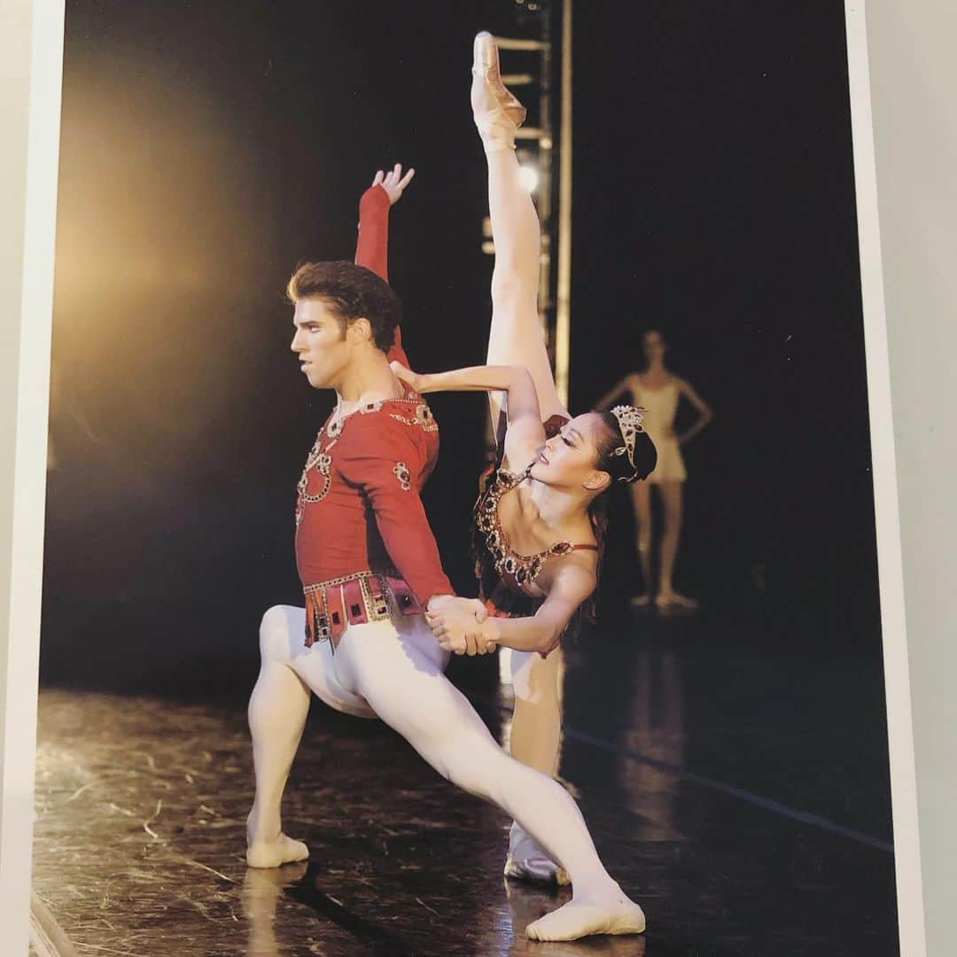 倉永美沙さんのインスタグラム写真 - (倉永美沙Instagram)「My season with San Francisco Ballet started with Rubies ♥️ here is my #fbf with @jamesbwhiteside a while back in Boston. サンフランシスコバレエ初日のリハーサルはバランシンのルビーズでした。写真はジェームス ホワイトサイドとボストンでの💗 #ballet #ballerina #ballerinalife #happy #happiness #dance #art #幸せ #バレエ #バレリーナ #rehearsal #travellife #work #rubies #memory」7月20日 10時25分 - misakuranaga