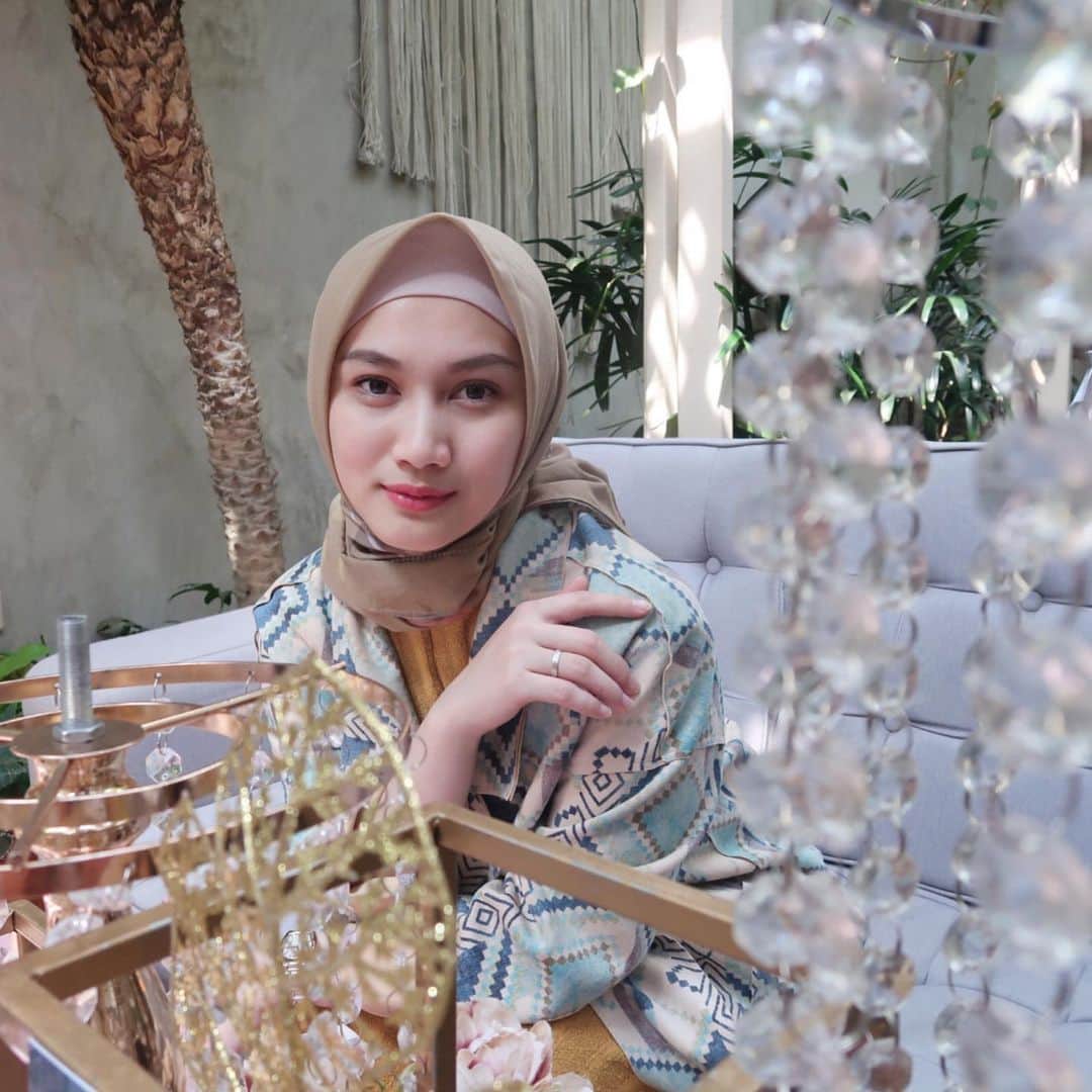 メロディー・ヌランダニ・ラクサニさんのインスタグラム写真 (メロディー・ヌランダニ・ラクサニInstagram)「Wake up