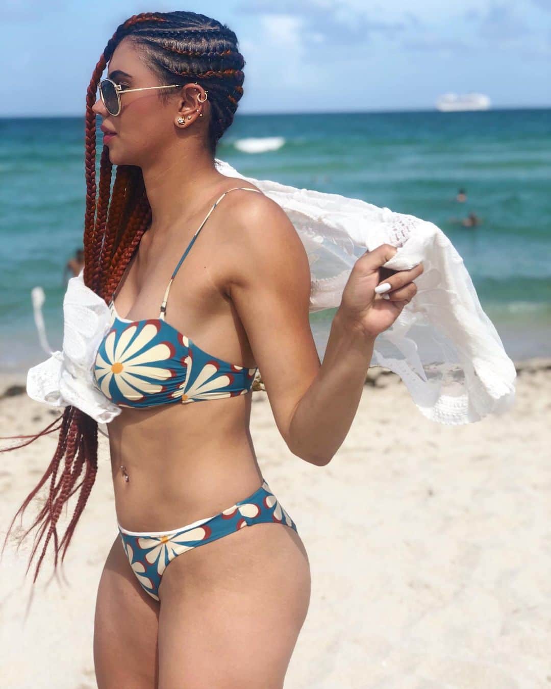 サミラ・ニコレットのインスタグラム：「beach therapy」