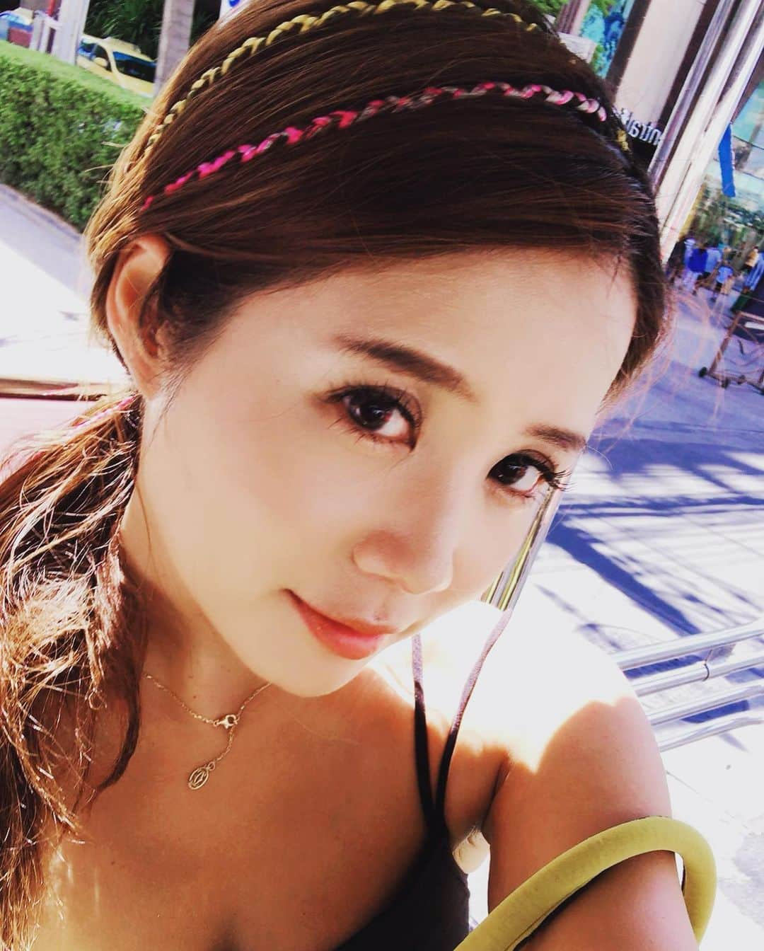 鈴木涼美さんのインスタグラム写真 - (鈴木涼美Instagram)「屋台で髪の毛やってくれた女の子が超可愛かった。ゴーゴーバーの子も可愛かったし、バーミアとかソイシックスも可愛かったけど、屋台の子が一番だった。 日本のキャラクターグッズ集めてて、カワイーカワイーって言ってたよ。 #hairarrange #hairextensions #hairbraiding #Thailand #pattaya #gift #kawaii #cawaii」7月20日 10時53分 - suzumisuzuki