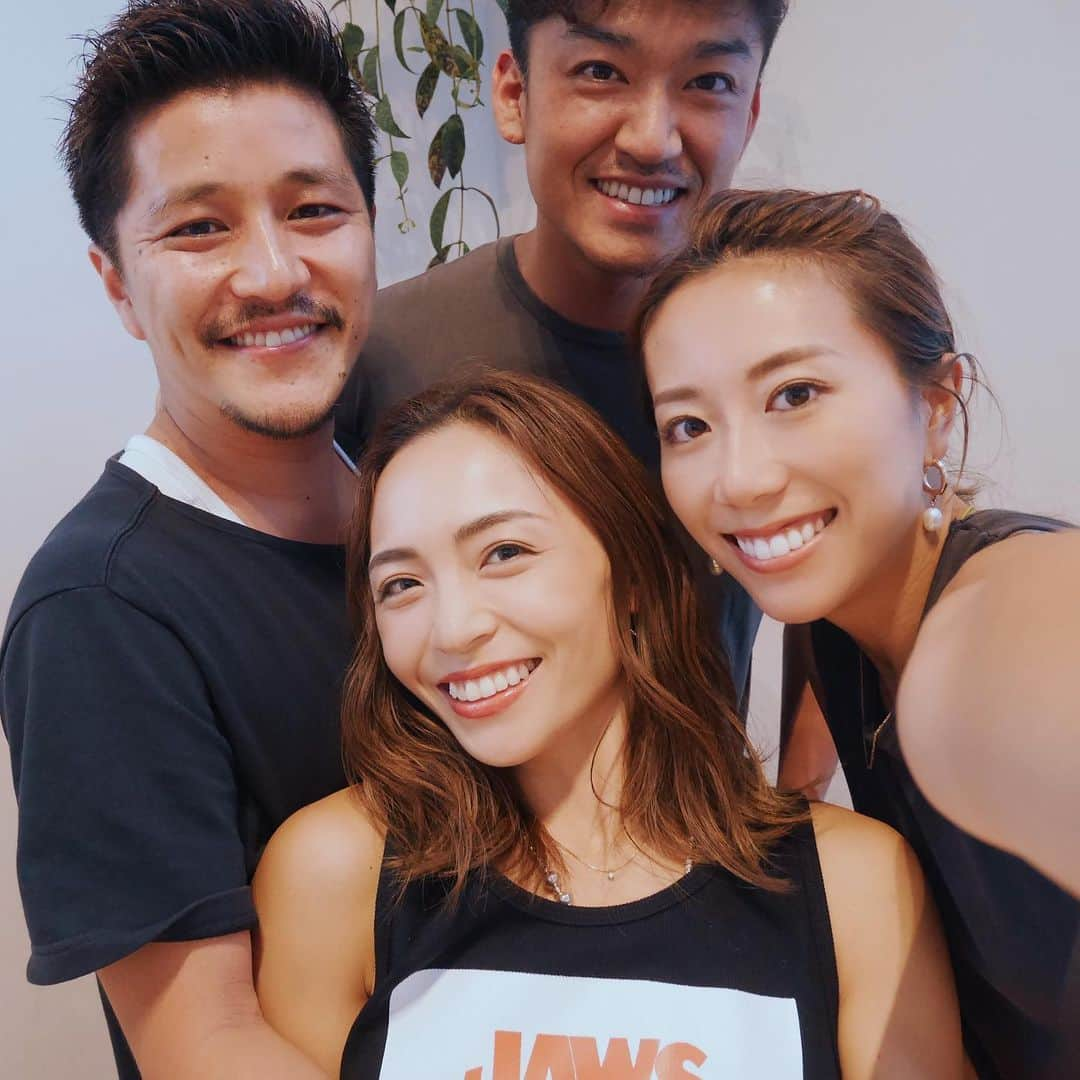 里見茜さんのインスタグラム写真 - (里見茜Instagram)「先週のホヌモン🌈 4人で写真を撮るのは久しぶり☺︎ 相変わらずゆるい4人。 性格が真逆だからこそ成り立つ 夫婦たち🙈🐮👲🏾🐢💗 #honuandmonkey 大好きよ♡ 来月のよみうりランドは晴れるといいね☀️」7月20日 11時00分 - satomiakane