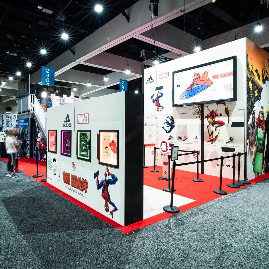 Marvel Entertainmentさんのインスタグラム写真 - (Marvel EntertainmentInstagram)「👟 @adidashoops shows off some Spidey-worthy sneakers at the #MarvelSDCC booth! Stop by to see the new #DONISSUE1 in the Amazing Spider-Man and Symbiote colorways. #ad」7月20日 11時13分 - marvel