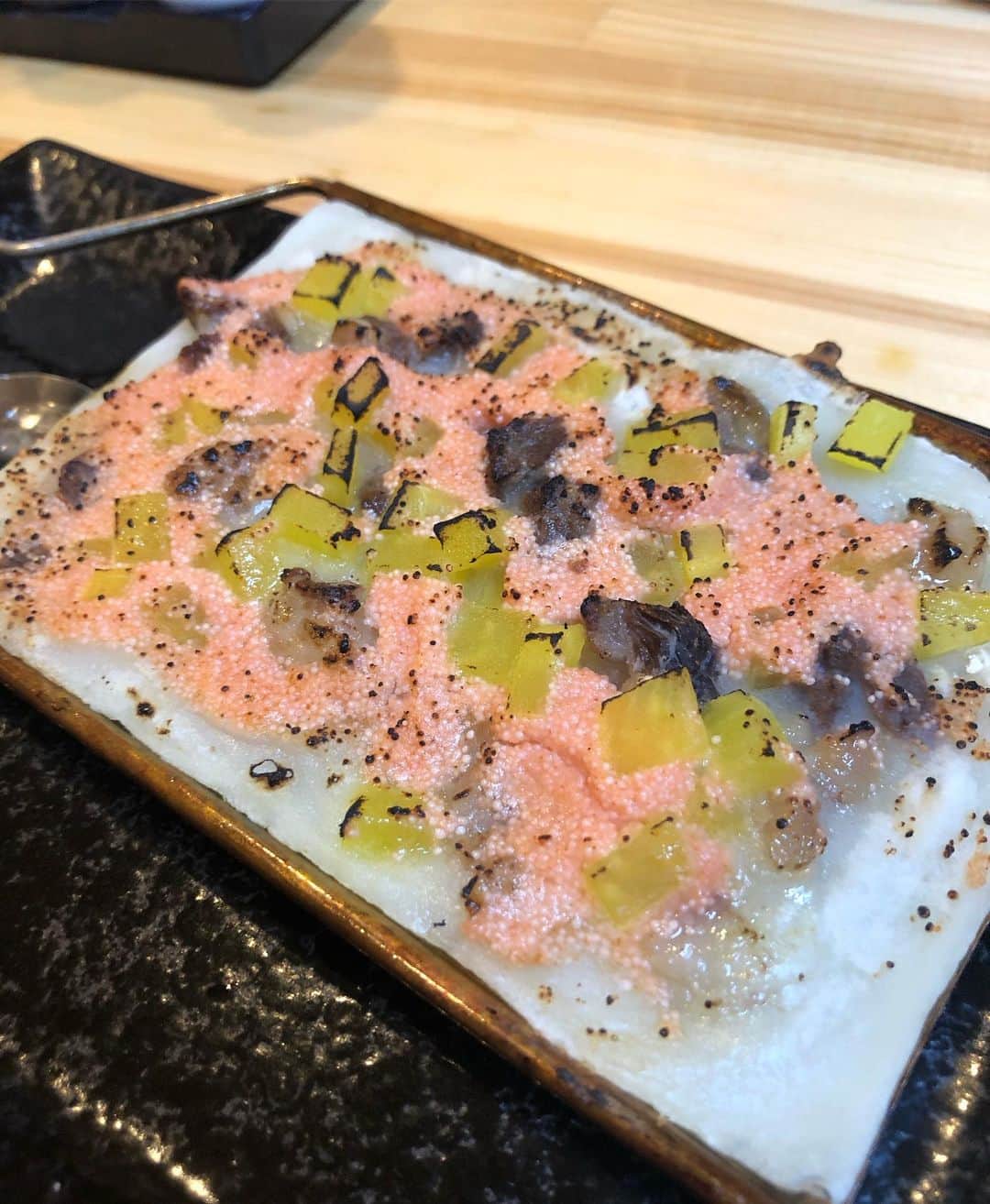 Princess M Classicのインスタグラム：「Princess M Classic のボギーです。 昨日は会社時代のメンバーと居酒屋で会食〜 お料理もお酒も美味しいお店でした。 二次会はカラオケ！と思っていたところ、残ったのは2人、、で、立ち飲みに。  初めて、ちょほ焼きなる物をいただきました。お好み焼き器の小さい版みたいなのに、具材を入れたもの。なかなか美味！😍 メニューに✖️が打たれているのは、気分によって作らないことがあるからと、、自由過ぎる（笑）  #antique  #アンティーク  #京都市伏見区  #宴会好き  #ちょぼ焼き」