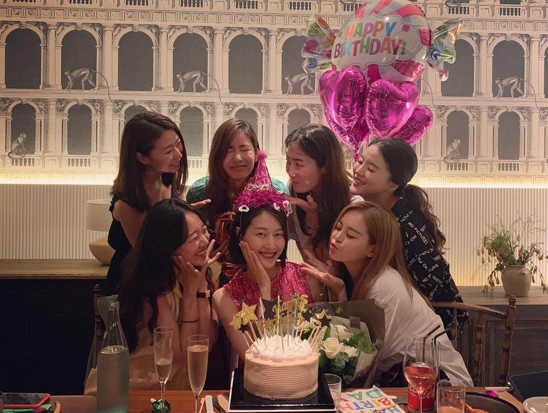 イ・ヒョニさんのインスタグラム写真 - (イ・ヒョニInstagram)「🎂🎉💕 넘넘 사랑하는 친구들😍 텔레파시가 통했나 어떻게 색깔을 이렇게 맞췄지💓 정말 고맙고 사랑해🥰😘」7月20日 22時32分 - lee.hyunyi