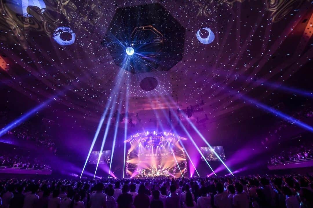 のインスタグラム：「2019.7.17  日本武道館ありがとうございました！ もっと大きな場所でやりたいです！がんばろ〜！ Photo by AZUSA TAKADA / Yosuke Kamiyama #かかってこいよ武道館 #ハイパークラクション #阿吽」