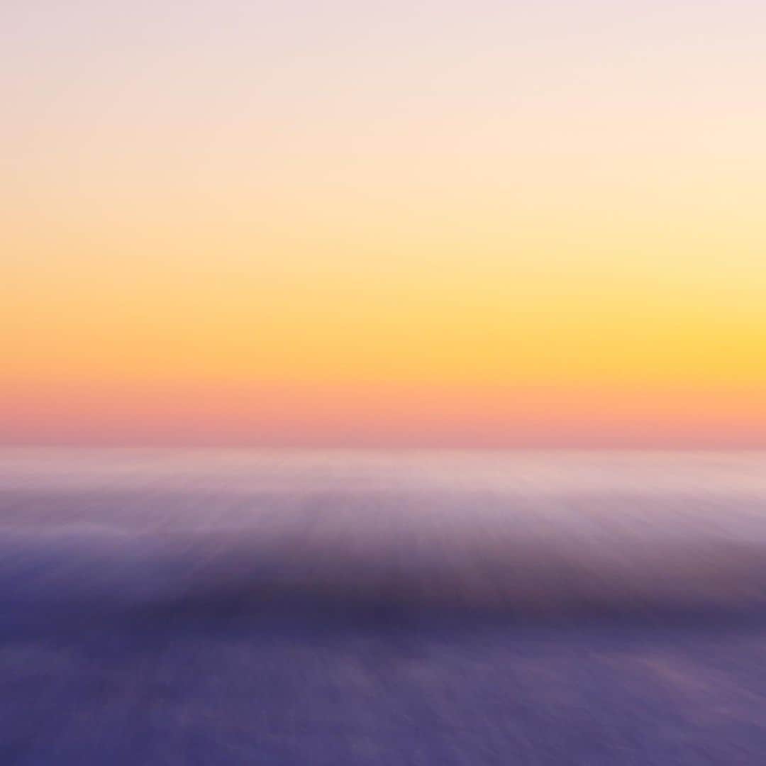 sioneのインスタグラム：「あー海撮りに行きたい  #鵠沼海岸 #鵠沼 #海 #sea #sunset #longexposure #長時間露光」