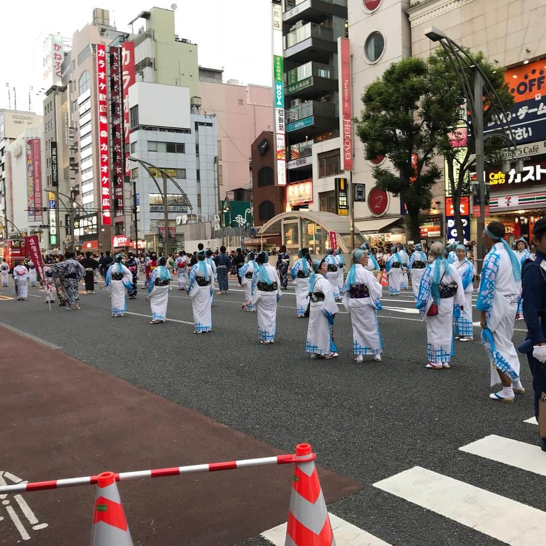 高橋みゆきさんのインスタグラム写真 - (高橋みゆきInstagram)「上野夏祭りパレード見に行ってきたよ👘本当はねぶた見たかったけど…時間切れ😩 #上野 #夏祭り #暑かった #いつか本場のねぶた祭り行きたい #上野動物園 #うーん… w」7月20日 22時26分 - shin_miyukichi