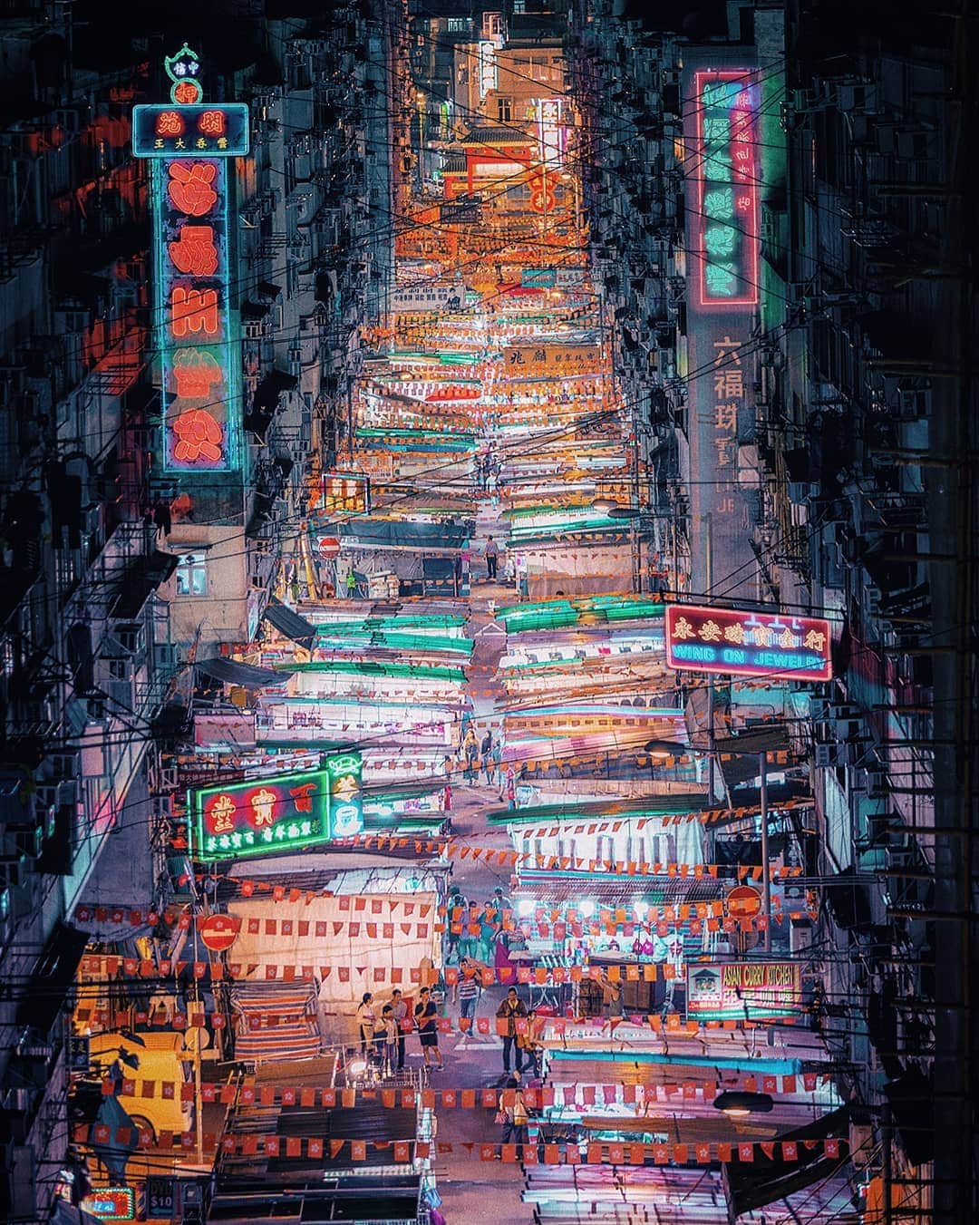 Berlin Tokyoさんのインスタグラム写真 - (Berlin TokyoInstagram)「Night market. . . . #hellofrom #hongkong  @instagram」7月20日 22時33分 - tokio_kid