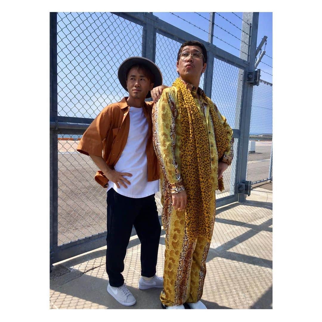 のインスタグラム：「⠀﻿ 青森で初開催のa-nationに出演！ ﻿ 船着場の横のステージは海風が、﻿ わや気持ち良かったー！！﻿ 参加組、ありがとー！﻿ ﻿ 久々にピコパイセンと会えたので﻿ 写真撮って頂きました！﻿ w-inds.とはもうかれこれ長いなぁ〜！﻿ 初めて出会ってからもう14年が﻿ 経つだなんて信じられないや！！﻿ ﻿ 明日は連戦！﻿ 大阪で802のフェス！！﻿ ﻿ ﻿ #anation﻿ #anation2019﻿ #ピコ太郎 さん﻿ #PPAP﻿ #w-inds﻿ #夏フェス﻿ #野外フェス﻿ #音楽フェス﻿ #青森港新中央埠頭﻿ #青森﻿ #快晴﻿ #最高でした」