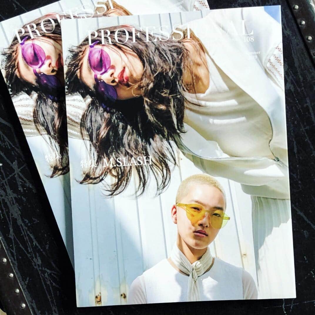 のインスタグラム：「☆☆☆☆☆ PROFESSIONAL TOKYO vol.108 special issue < M.SLASH > プロフェッショナル東京108号 特集< M.SLASH > ヘアスタイリスト総勢39名  総指揮 小山大輔（M.SLASH） @daiisukke  撮影 長野自敬  @jikei  Salon @mslash_press  Photo @jikei ☆☆☆☆☆ #ヘアー #ヘアアレンジ #ヘアーアレンジ #ヘアカラー #ヘアメイク #ヘアセット #ヘアースタイル #hairstyle #hairs #hairart #hairstyles #hairarrange #haircut #haircolorist #hairstyling #hairstylist #美容家 #美容好き  #intercoiffure #icd #paris @kiriko_sato #小山大輔 #streetstyle #streetart  #streetphotography #lifestyle #professionaltokyo #fashionmagazines #dreamplus  @tokyo_fashionedge_pro #プロフェッショナル東京」