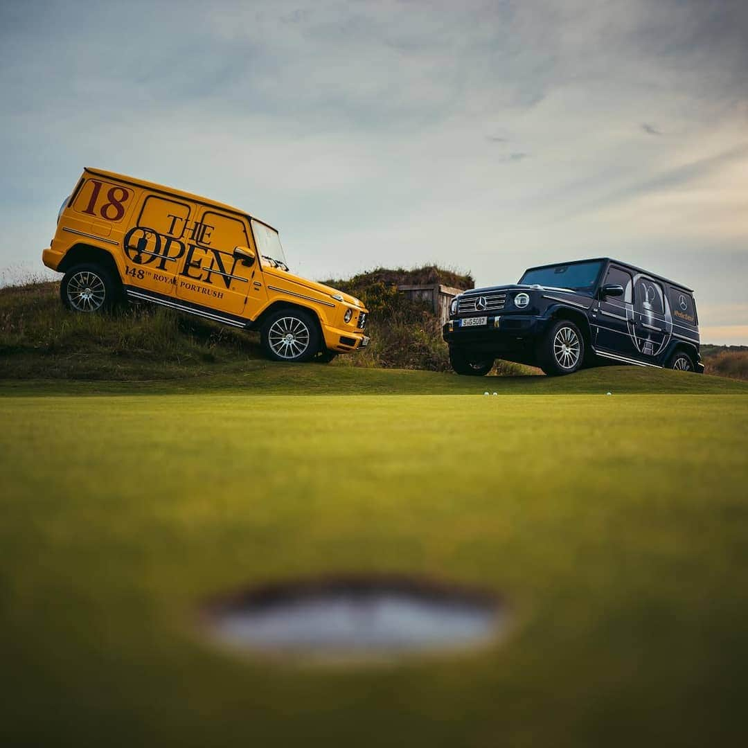 メルセデス・ベンツさんのインスタグラム写真 - (メルセデス・ベンツInstagram)「⛳ When icons meet legends. What do you think about our two G-Classes at @TheOpen this week? Yellow resembles the majors’s pin flag, blue features the tournament’s iconic trophy. We simply 💛 💙 them.  #TheOpen #StongerThanTime #MBGolf @mercedessports [Mercedes-Benz G 500 | Kraftstoffverbrauch kombiniert: 12,1-11,5 l/100 km | CO₂-Emissionen kombiniert: 276-263 g/km | mb4.me/nefz]」7月20日 21時02分 - mercedesbenz