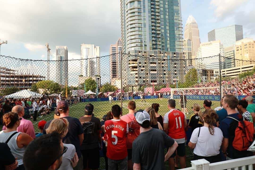 ACFフィオレンティーナさんのインスタグラム写真 - (ACFフィオレンティーナInstagram)「#Charlotte #HouseOfSoccer Presentata la sfida @arsenal vs #Fiorentina @intchampionscup  #ForzaViola」7月20日 21時06分 - acffiorentina