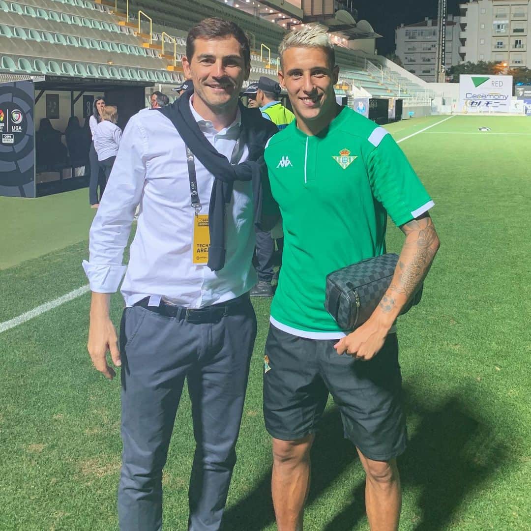 のインスタグラム：「Alegría inmensa volver a verte socio y sobretodo verte tan bien!! @ikercasillas😀💚😘 Partido muy especial vs @fcporto! Boa sorte SUPER DRAGÕES💙 #laligaworld @laliga」
