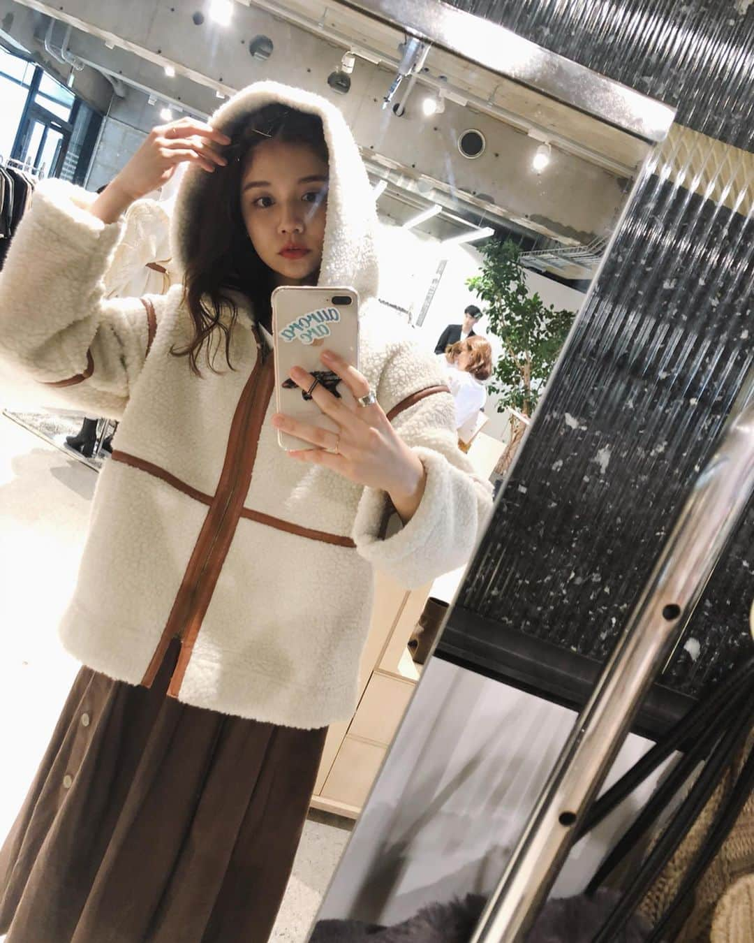 村田倫子さんのインスタグラム写真 - (村田倫子Instagram)「AWのお洋服やっぱだいすきだなあ。 そして、毎年もふもふしてる何かが気になる。 #りんこーで #2019AW_titivate_urs展示会」7月20日 21時09分 - rinco1023