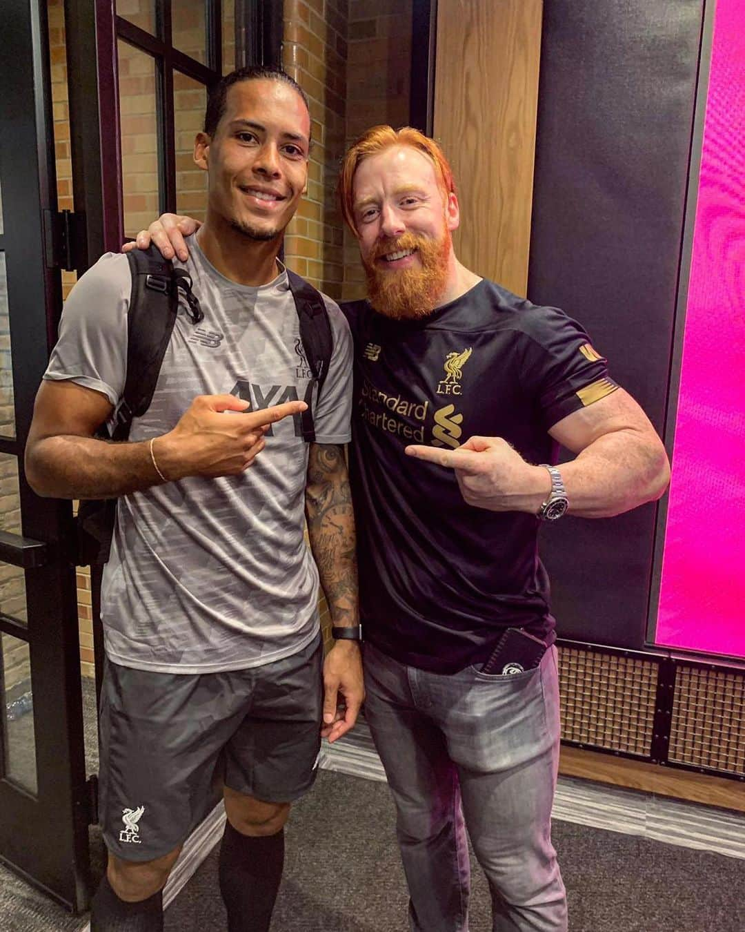 リヴァプールFCさんのインスタグラム写真 - (リヴァプールFCInstagram)「Now THAT would be a tag team duo you wouldn’t want to mess with! 😱💪 #LFC #LFCPreSeason #LiverpoolFC #WWE」7月20日 21時14分 - liverpoolfc