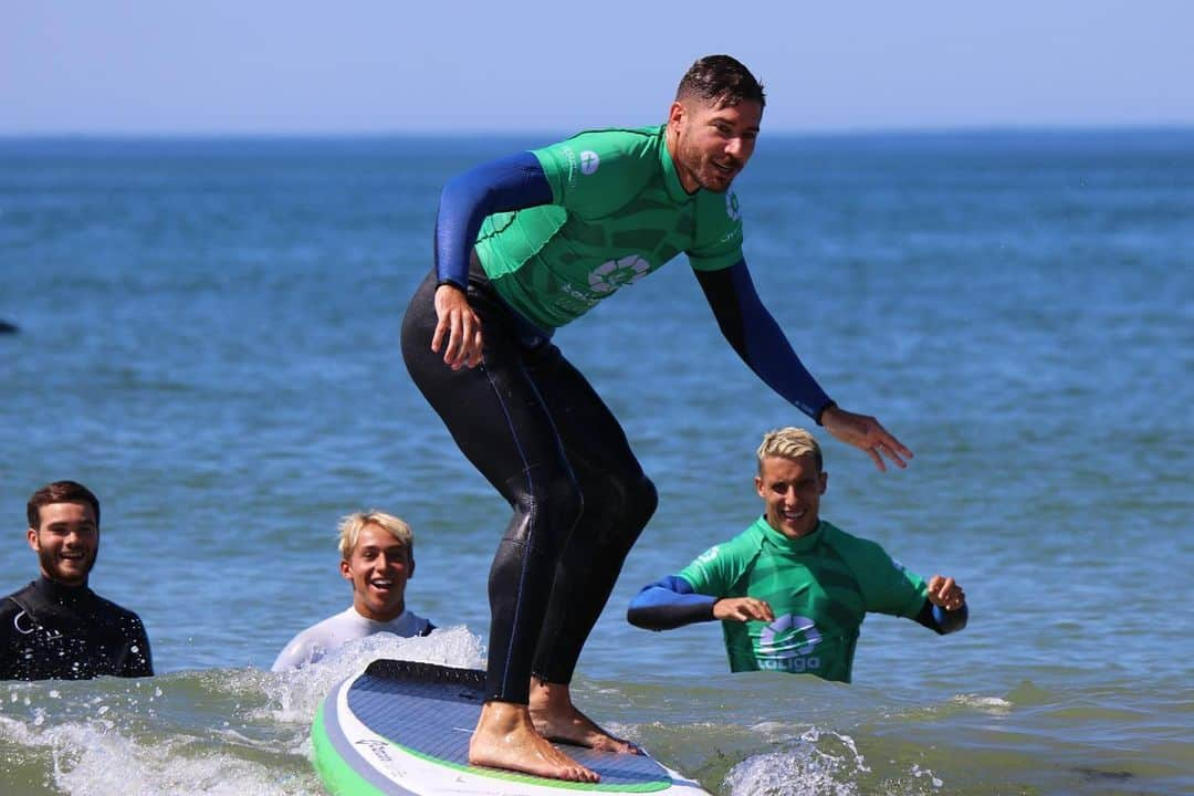 レアル・ベティスさんのインスタグラム写真 - (レアル・ベティスInstagram)「Desde ya, muy fans de este deporte, @fesurfing_ 🏄‍♂️🤙 ¡Mucha suerte en el Campeonato de Europa! 🏆🌊 -- Already huge fans of this sport, Spanish Surfing Federation 🏄‍♂️🤙 All the best in the European Championship! 🏆🌊 #LaLigaWorld」7月20日 21時14分 - realbetisbalompie