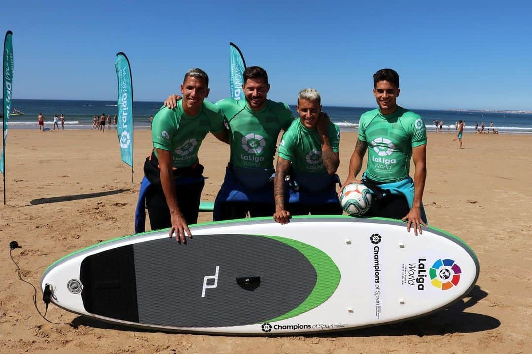 レアル・ベティスさんのインスタグラム写真 - (レアル・ベティスInstagram)「Desde ya, muy fans de este deporte, @fesurfing_ 🏄‍♂️🤙 ¡Mucha suerte en el Campeonato de Europa! 🏆🌊 -- Already huge fans of this sport, Spanish Surfing Federation 🏄‍♂️🤙 All the best in the European Championship! 🏆🌊 #LaLigaWorld」7月20日 21時15分 - realbetisbalompie