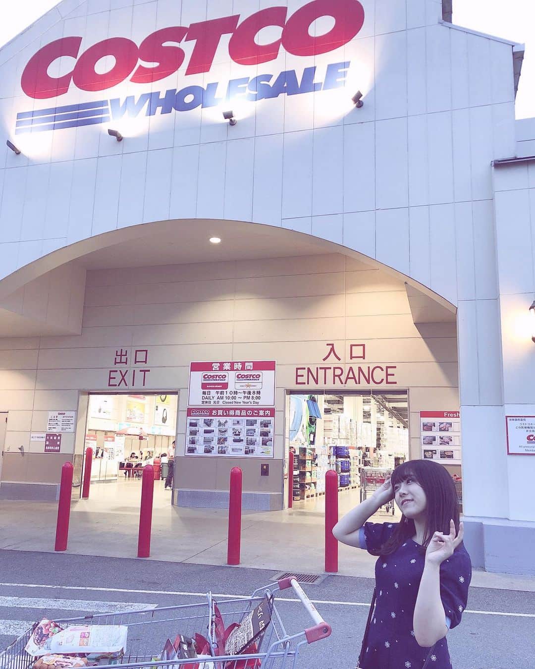 武田智加さんのインスタグラム写真 - (武田智加Instagram)「♡♡♡ . コストコ♥ 福岡で初めて行った🧸 . . コストコの周りもえげつなく広くてテーマパークかと思った笑 . . #カートの中身みたらあかんで  #買ってるもの可愛さとかなんもない笑  #ざくろ酢 #おいしいからおすすめ笑  #オイコスに炭酸水にグラノーラ  #コストコ」7月20日 21時16分 - moka0225_hkt