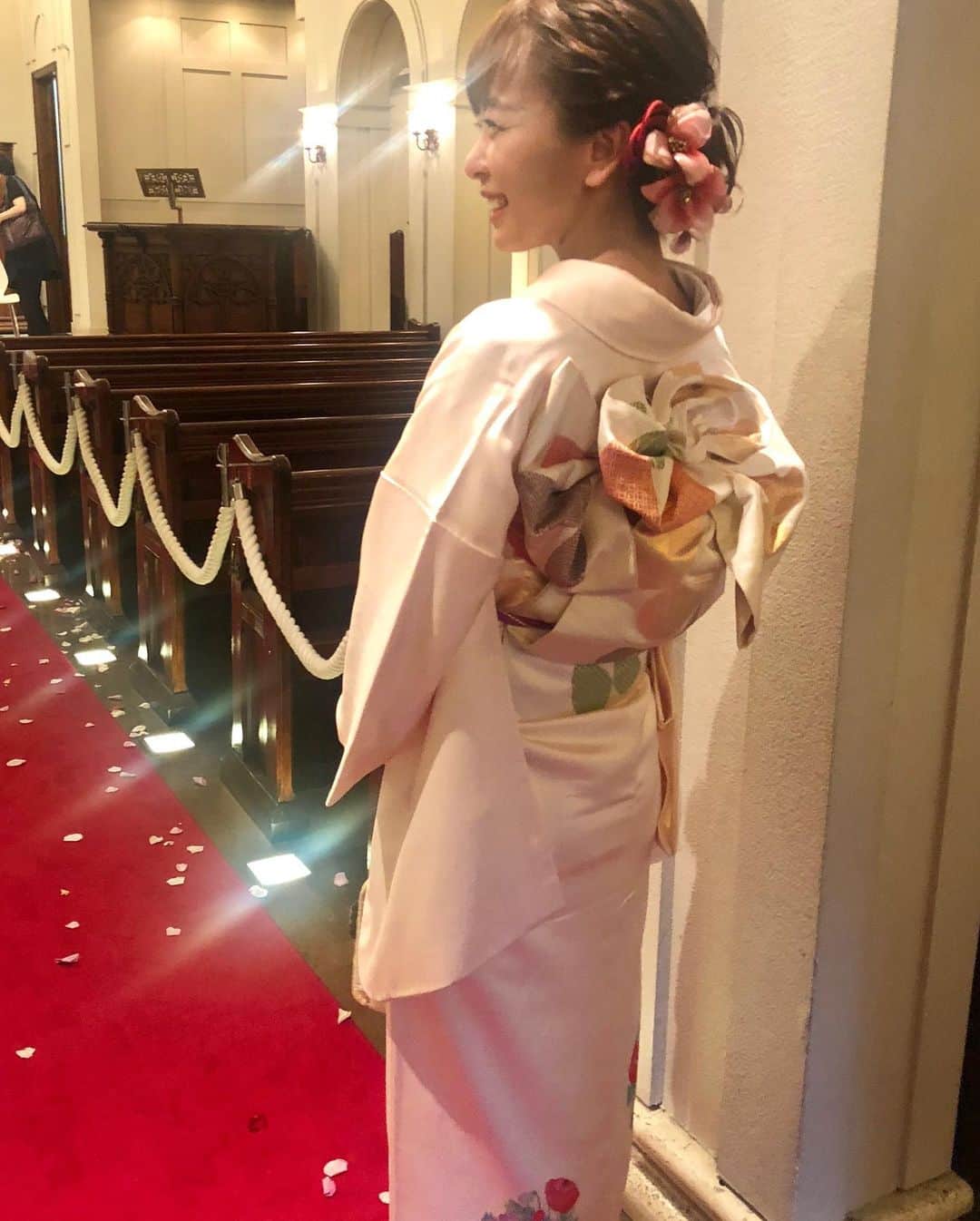 菊池良子さんのインスタグラム写真 - (菊池良子Instagram)「弟の結婚式でした😊  この着物は母が父と結納の時に着たそうです✨  可愛いポピー柄の着物✨ 弟くんよおめでとー☺️🍾 #結婚式 #着物 #kimonostyle #アナウンサー #加工なし」7月20日 21時17分 - kikuryo627happy