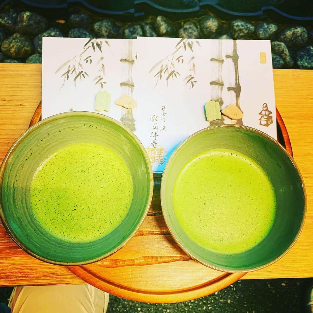 奥山レイカのインスタグラム：「おいしかった😋 #鎌倉 #鎌倉グルメ #報国寺の抹茶 #生しらす #聖敷や #生しらす手巻き寿司」